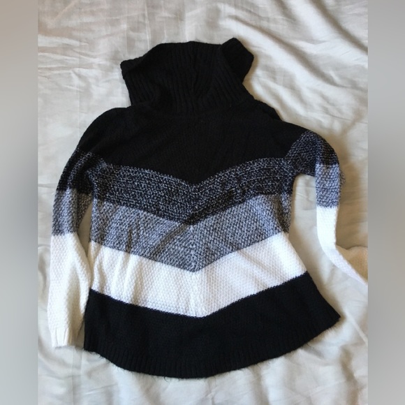 Cowl-neck sweater - Picture 5 of 8